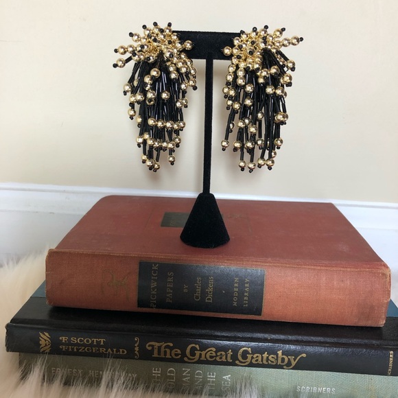 Vintage Jewelry - Vintage Beaded Black and Gold Clip-On Earrings